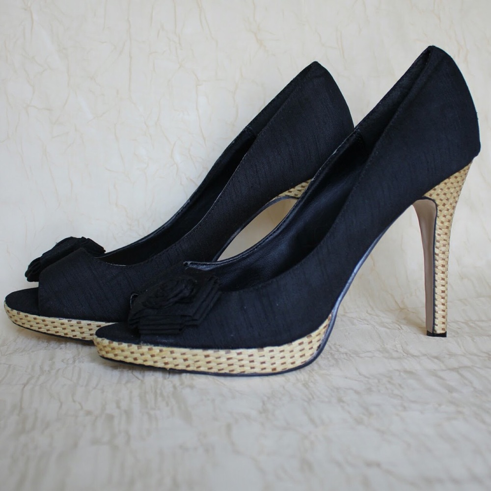 Anne Michelle Peep-toe Pumps